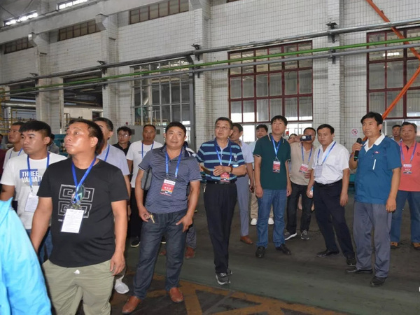 社会公众在必发888集团科普基地生产车间旅行学习